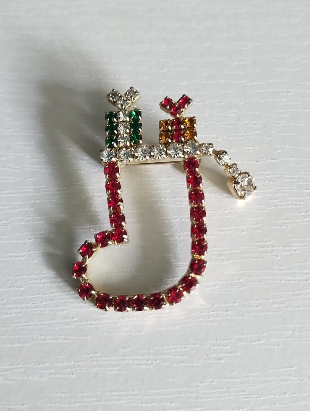 Vtg Christmas Pin Brooch Stocking Gifts Rhinestone Red Green Sparkle Bling